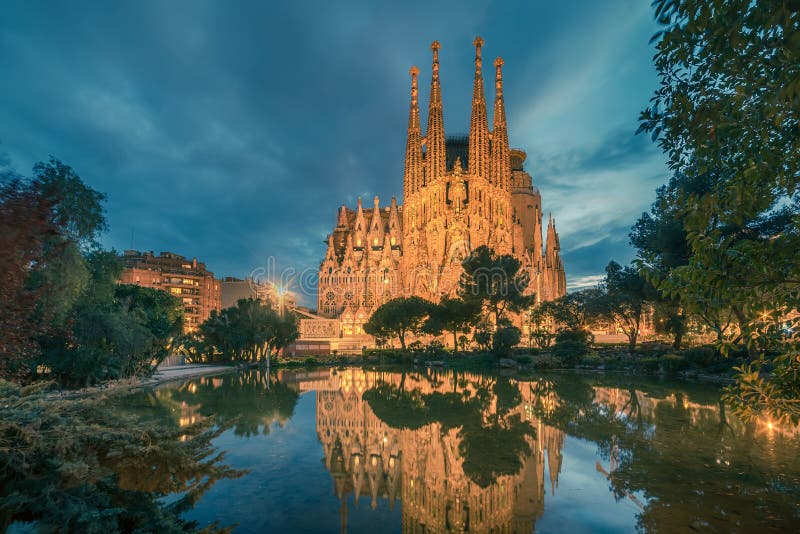 Barcelone, Catalogne, Espagne : Basicila et église expiatoire de la famille sainte, connus sous le nom de Sagrada Familia photo libre de droits Barcelone, Catalogne, Espagne : Basicila et église expiatoire de la famille sainte, connus sous le nom de Sagrada Familia photo libre de droits