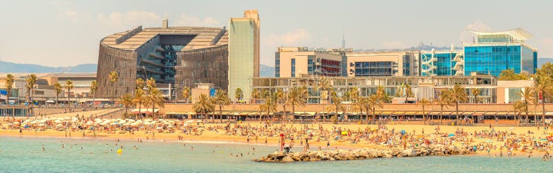 Barceloneta strand i Barcelona på soluppgång arkivfoto Barceloneta strand i Barcelona på soluppgång arkivfoto