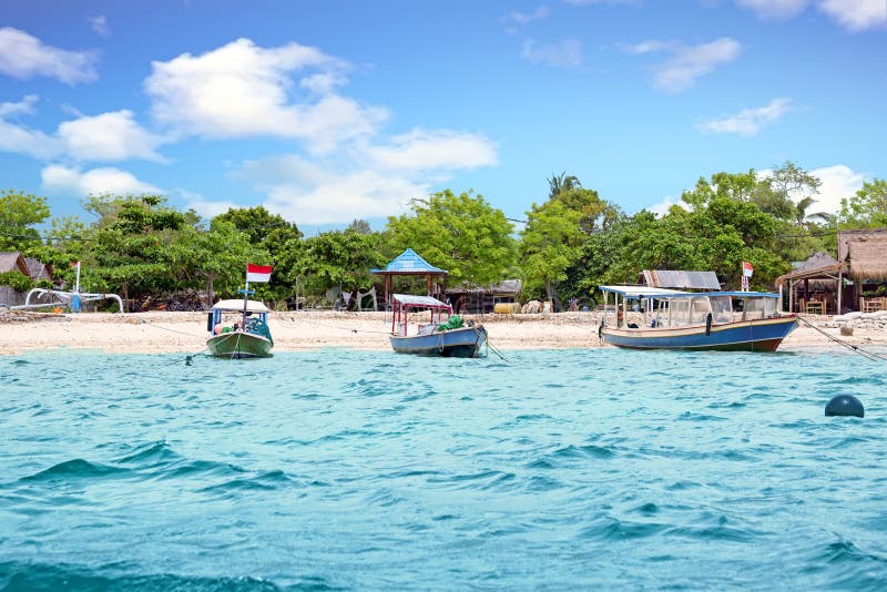 Barche tradizionali sulla spiaggia di Gili Meno in Indonesia