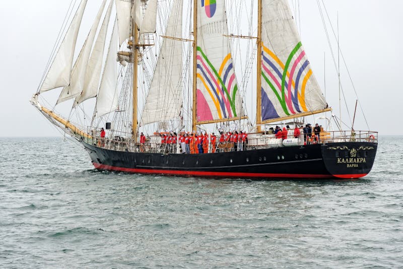 Barco de altura y x22;Kaliakra& x22; en el desfile de vela en Varna, Bulgaria imagenes de archivo Barco de altura y x22;Kaliakra& x22; en el desfile de vela en Varna, Bulgaria imagenes de archivo