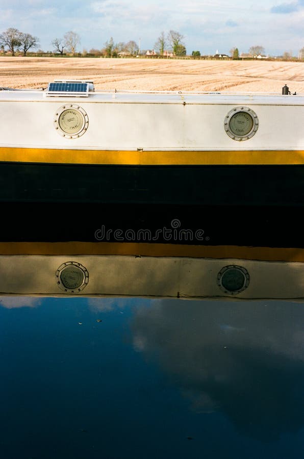 Barco de casa do canal em Inglaterra imagens de stock royalty free Barco de casa do canal em Inglaterra imagens de stock royalty free