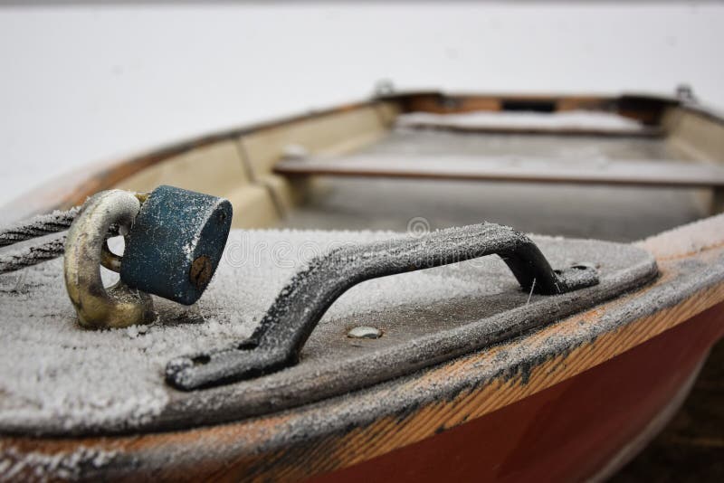 barco de enfileiramento congelado com cadeado imagens de stock barco de enfileiramento congelado com cadeado imagens de stock