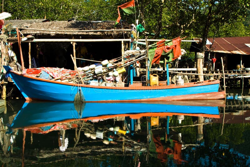 Barco de pesca em Koh Chang fotografia de stock Barco de pesca em Koh Chang fotografia de stock