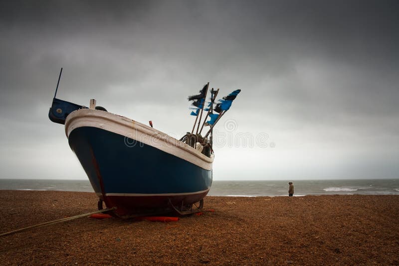 Barco de pesca en Hastings, Reino Unido foto de archivo libre de regalías Barco de pesca en Hastings, Reino Unido foto de archivo libre de regalías