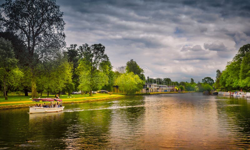 Barco de turista, o Isis, Oxford, Inglaterra fotos de stock royalty free Barco de turista, o Isis, Oxford, Inglaterra fotos de stock royalty free