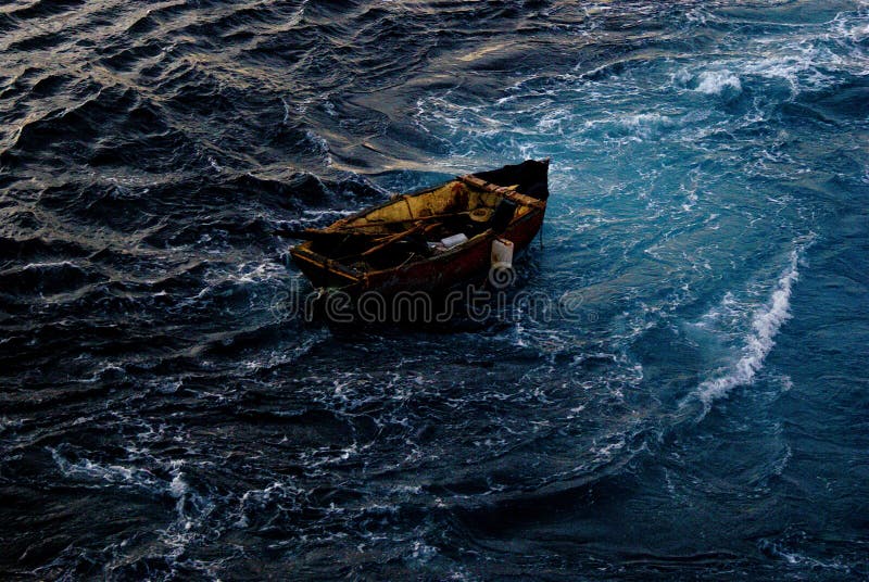 Barco vacío del refugiado fotografía de archivo libre de regalías