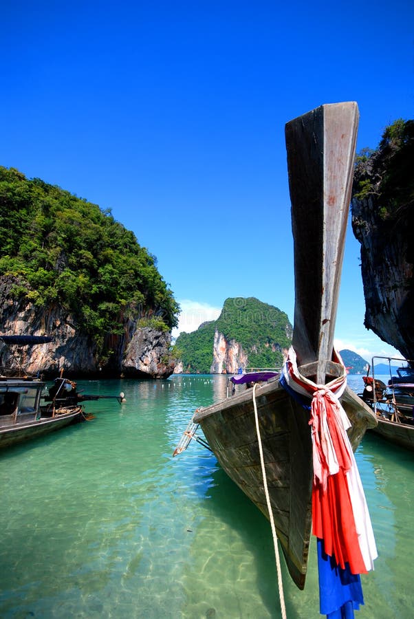 Barcos da cauda longa em Tailândia
