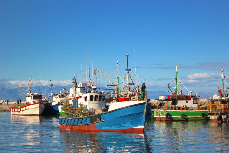 Barcos de pesca en el puerto de la bahía de Kalk fotos de archivo libres de regalías Barcos de pesca en el puerto de la bahía de Kalk fotos de archivo libres de regalías
