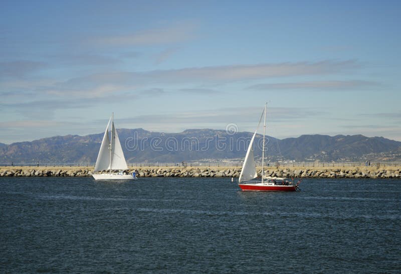 Barcos de vela de la costa costa de Los Ángeles imágenes de archivo libres de regalías Barcos de vela de la costa costa de Los Ángeles imágenes de archivo libres de regalías