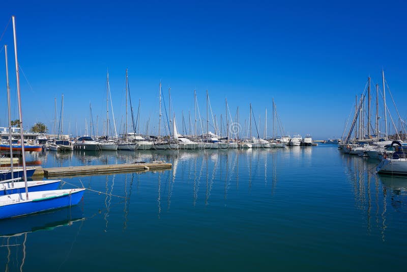 Barcos del puerto del puerto deportivo de Denia en Alicante imagenes de archivo Barcos del puerto del puerto deportivo de Denia en Alicante imagenes de archivo