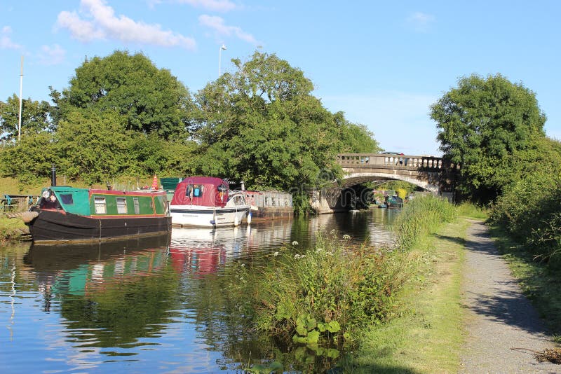 Barcos no canal de Lancaster em Garstang, Lancashire fotos de stock