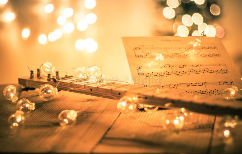 Bardon z instrumentalną szkotową muzyką i miękcy światła dla Bożenarodzeniowego wakacje, rozłamu brzmienie obrazy stock