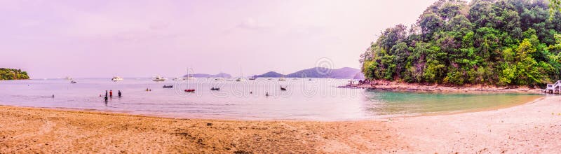 Bardzo piękny panorama widok ` Ao Yon ` lub Yon zatoka, Phuket, Tajlandia obraz royalty free Bardzo piękny panorama widok ` Ao Yon ` lub Yon zatoka, Phuket, Tajlandia obraz royalty free