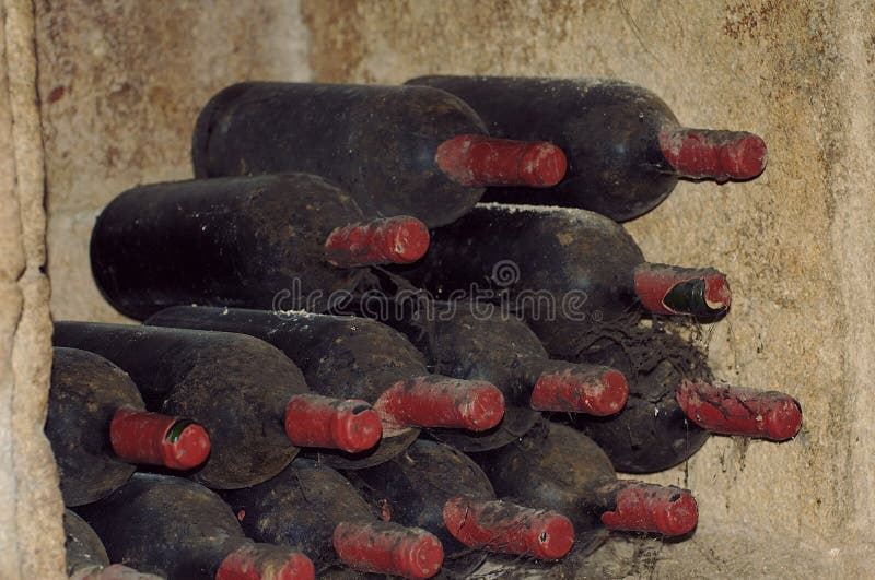 Bardzo Stare wino butelki fotografia stock Bardzo Stare wino butelki fotografia stock