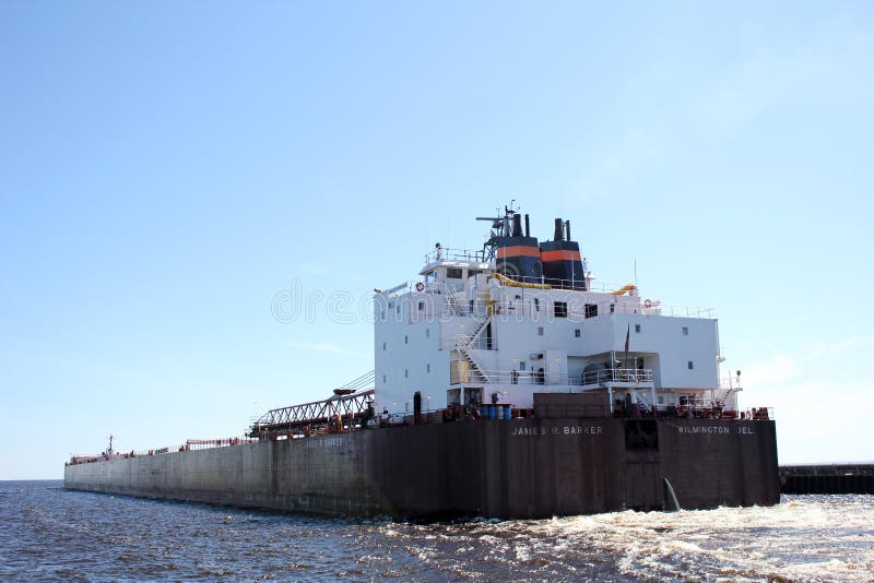 Barge adentro el canal - Duluth, manganeso