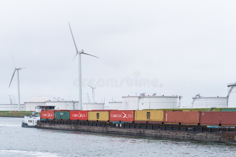 Barge-conteneur dedans Rotterdam photos libres de droits Barge-conteneur dedans Rotterdam photos libres de droits