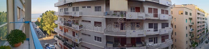 Bari, Italia: panarama de apartamentos dos anos 50 fotos de stock royalty free Bari, Italia: panarama de apartamentos dos anos 50 fotos de stock royalty free