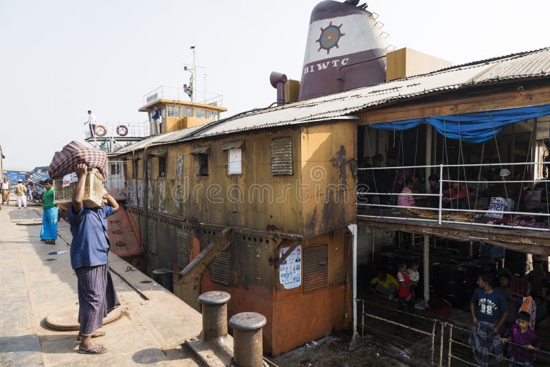 Barisal Bangladesh, Februari 27 2017: Sikt av den andra och tredje gruppen av raket arkivfoto Barisal Bangladesh, Februari 27 2017: Sikt av den andra och tredje gruppen av raket arkivfoto