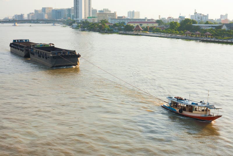 barki ciągnięcia tugboat fotografia royalty free barki ciągnięcia tugboat fotografia royalty free