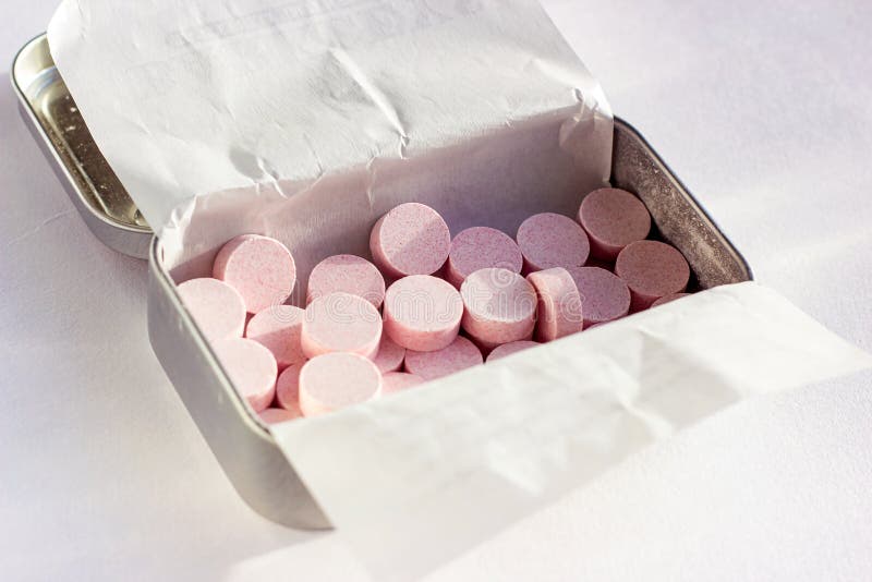 Barkleys tastefully intense mints with cinnamon flavour metal package box on white background stock photos Barkleys tastefully intense mints with cinnamon flavour metal package box on white background stock photos