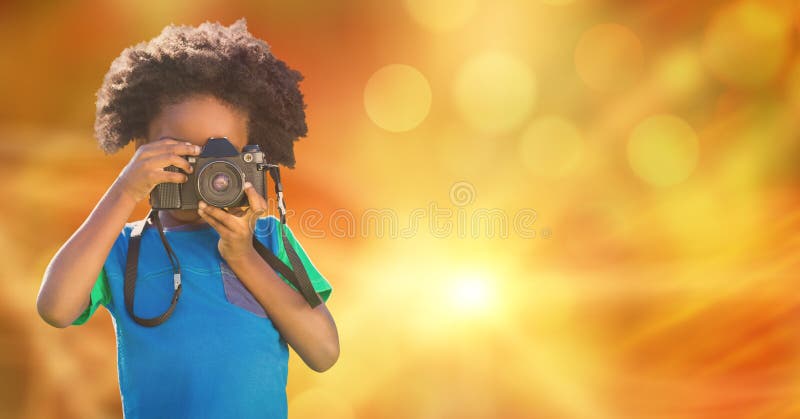 Barn som fotograferar över suddighetsbakgrund royaltyfri fotografi Barn som fotograferar över suddighetsbakgrund royaltyfri fotografi