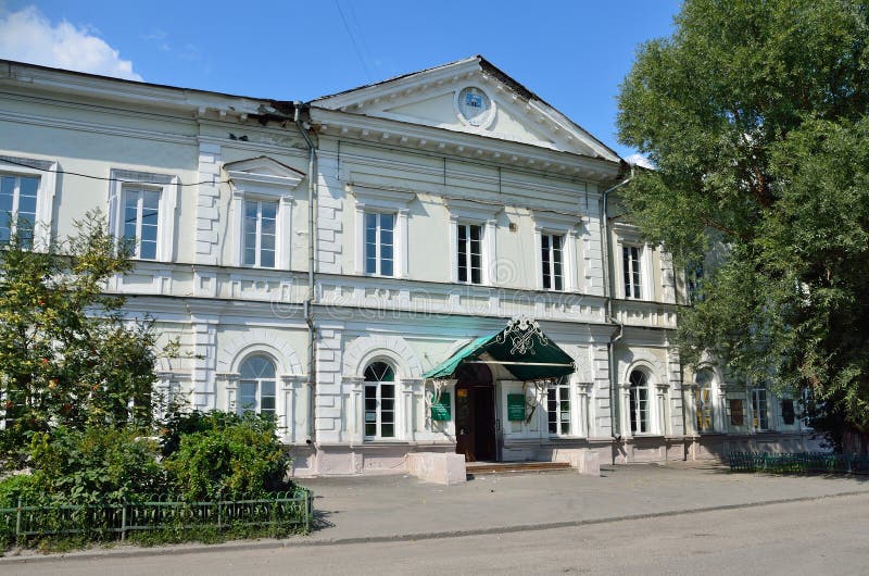 Barnaul, Rusia, agosto, 17, 2016 Cuadrado de Demidovskaya, universidad agraria del estado de Altai En el siglo XIX - escuela de l foto de archivo libre de regalías Barnaul, Rusia, agosto, 17, 2016 Cuadrado de Demidovskaya, universidad agraria del estado de Altai En el siglo XIX - escuela de l foto de archivo libre de regalías