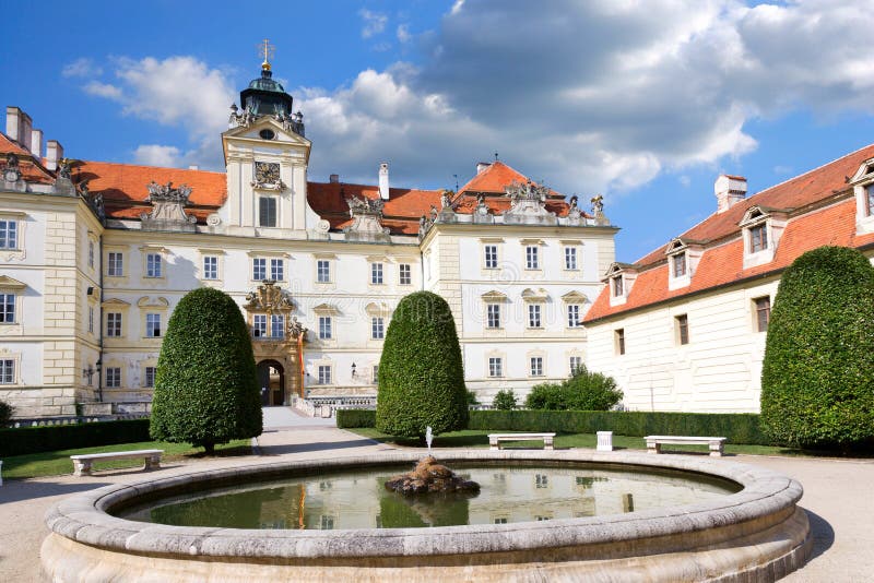 Barock slott Valtice (UNESCO), Tjeckien arkivbild Barock slott Valtice (UNESCO), Tjeckien arkivbild