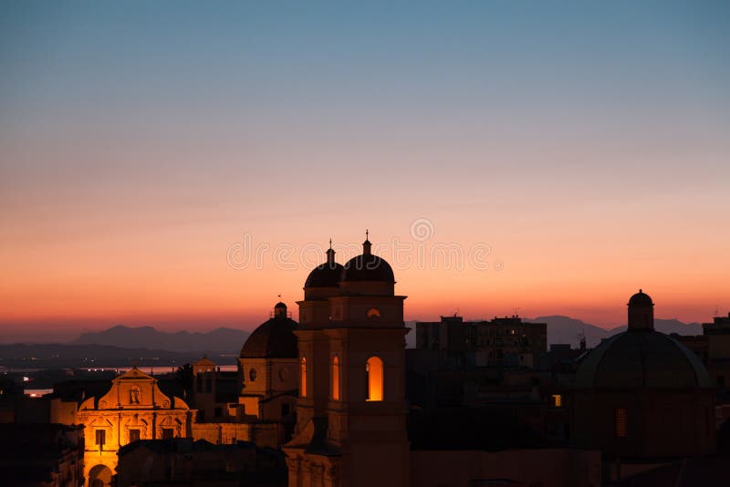 Barocke Architektur der Kirche von St Anne bei Sonnenuntergang in Sardi lizenzfreie stockfotos Barocke Architektur der Kirche von St Anne bei Sonnenuntergang in Sardi lizenzfreie stockfotos