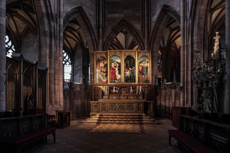 Barockt högt altare i den Freiburg domkyrkan arkivfoto Barockt högt altare i den Freiburg domkyrkan arkivfoto