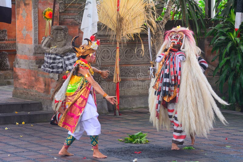 Traditional Barong dance based on the story of the Hinduist Ramayana epics. Traditional Barong dance based on the story of the Hinduist Ramayana epics.