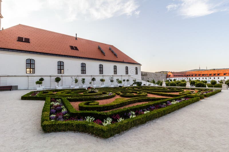 Baroková záhrada Bratislavského hradu, Slovenská