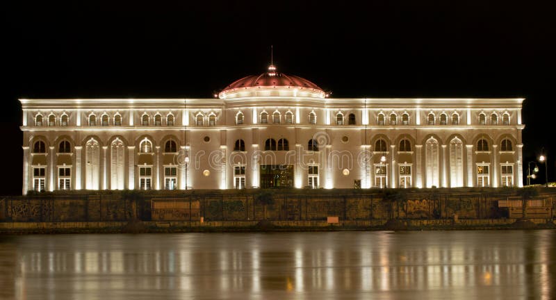 Barokní divadlo na záliv z řeka.