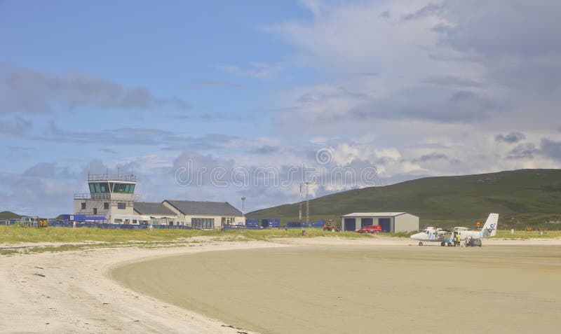 Barra Airport Showing Beach i förgrund arkivfoto Barra Airport Showing Beach i förgrund arkivfoto