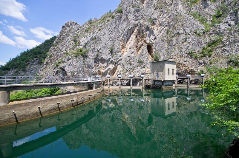 Barrage célèbre en canyon Matka, Macédoine photos libres de droits Barrage célèbre en canyon Matka, Macédoine photos libres de droits