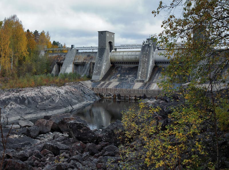 Barrage de la centrale hydroélectrique dans Imatra photo libre de droits Barrage de la centrale hydroélectrique dans Imatra photo libre de droits