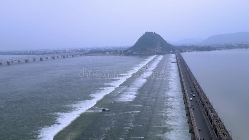 Barragem de prakasam que liga os distritos de krishna e guntur em vijayawada e hra pradesh na índia