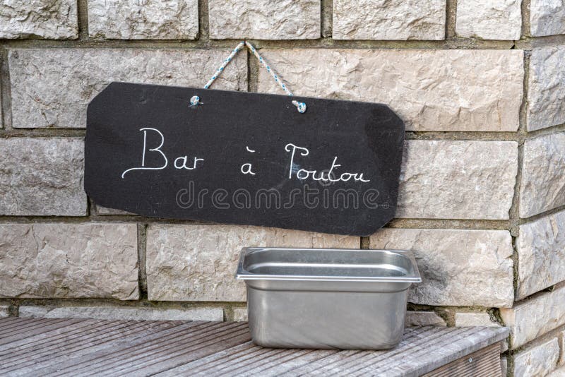 Barre de chien en français photo stock Barre de chien en français photo stock
