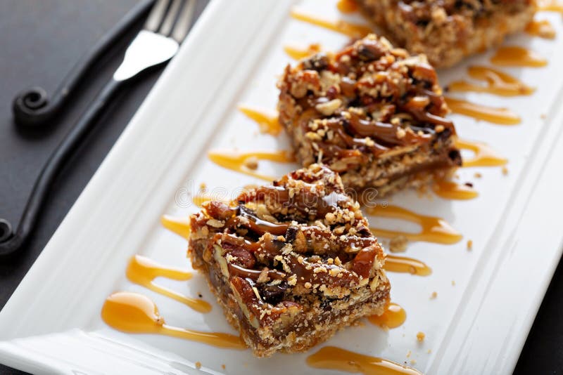 Barre del pecan del caramello immagini stock Barre del pecan del caramello immagini stock