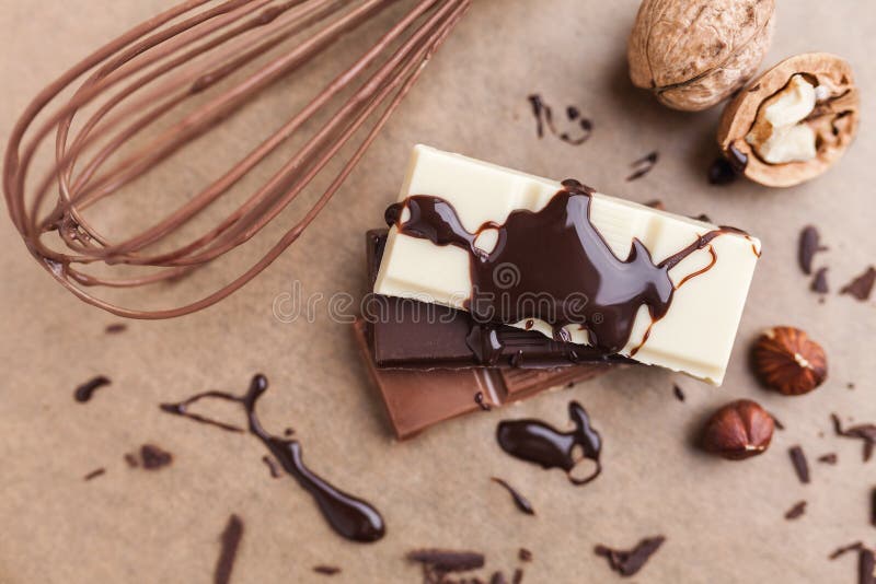 Barre di cioccolato deliziose con cioccolato fuso