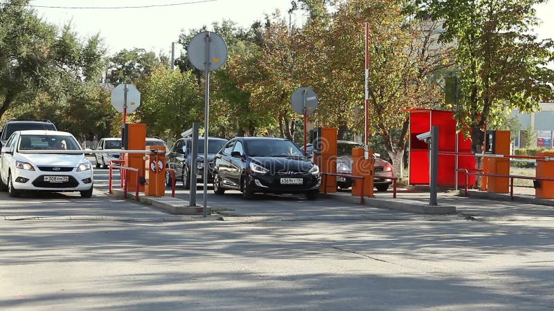 Barreira automática da segurança no estacionamento