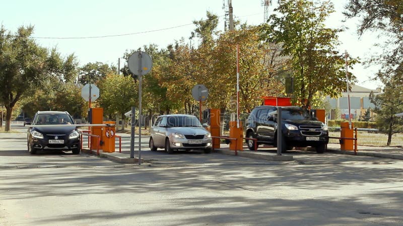 Barreira automática da segurança no estacionamento