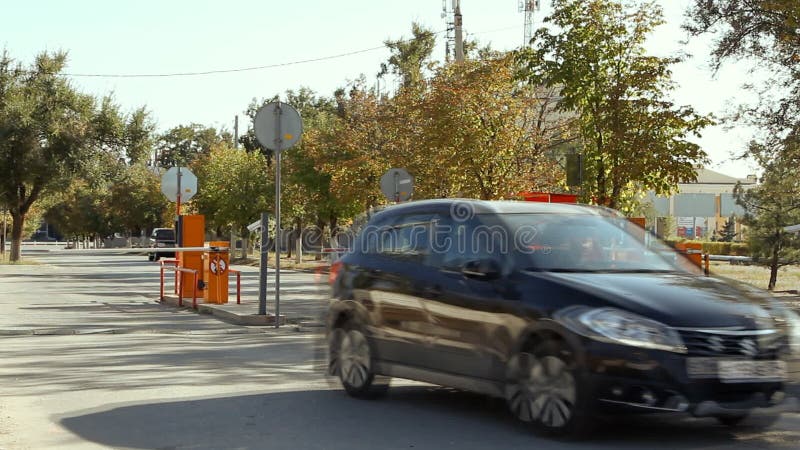 Barreira automática da segurança no estacionamento no aeroporto internacional Volgograd