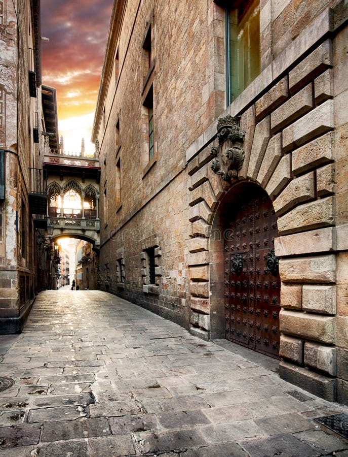 Barri Gothic Quarter y puente de suspiros en Barcelona, Cataluña imágenes de archivo libres de regalías Barri Gothic Quarter y puente de suspiros en Barcelona, Cataluña imágenes de archivo libres de regalías