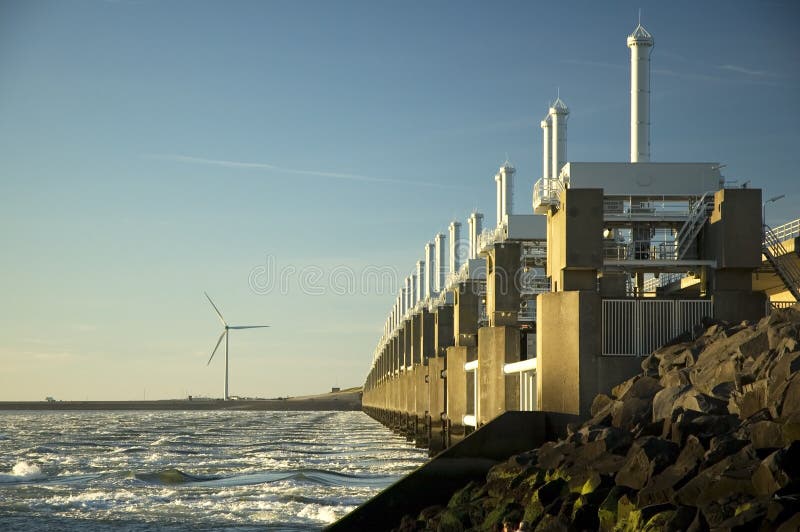 Barrière de saut de pression de tempête en Zélande photographie stock libre de droits Barrière de saut de pression de tempête en Zélande photographie stock libre de droits