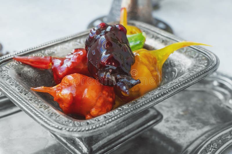 Barwny asortyment schurchella oriental leczy na dekoracyjnej tacy. Ramadan Uraza Bajram zdjęcia stock