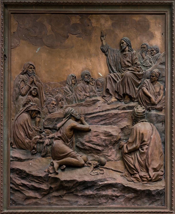 Bas-relief de Jésus prêchant sur le bâti. photographie stock libre de droits Bas-relief de Jésus prêchant sur le bâti. photographie stock libre de droits