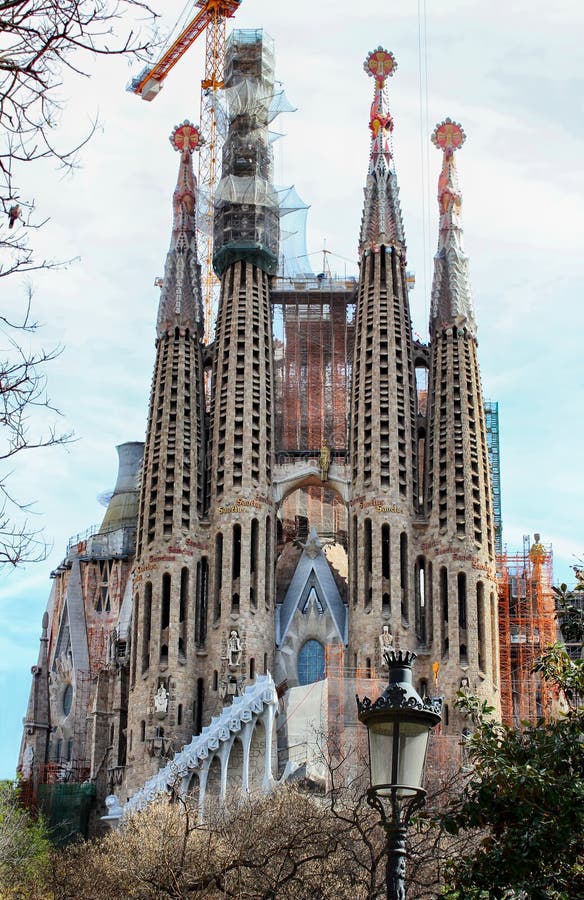 Basashy lica de la sagrada famashy lia basilica din familia sacră, o faimoasă operă de artă în arhitectură de către antoni gaudi î royalty free stock photo