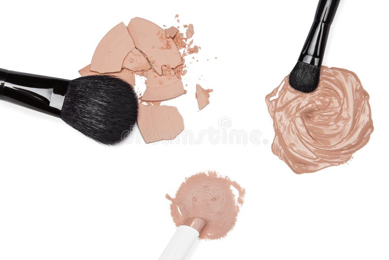 Base, crayon correcteur et poudre avec des brosses de maquillage image libre de droits Base, crayon correcteur et poudre avec des brosses de maquillage image libre de droits