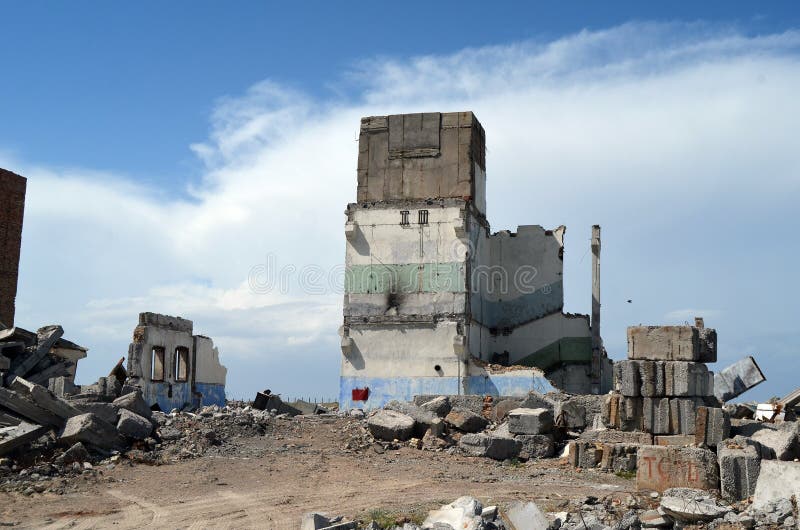 Base militare sovietica abbandonata su Asia centrale immagini stock Base militare sovietica abbandonata su Asia centrale immagini stock