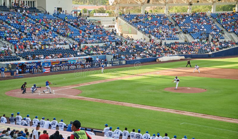 Baseball-Spieler-Schlagball stockbilder Baseball-Spieler-Schlagball stockbilder